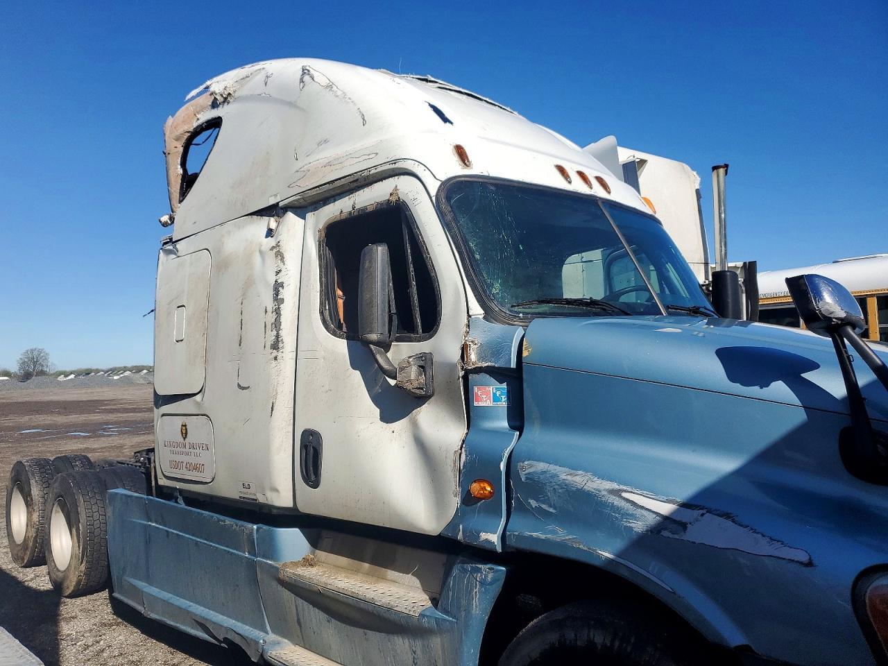 2014 Freigliner 2014 Freightliner Cascadia 125 Semi Truck