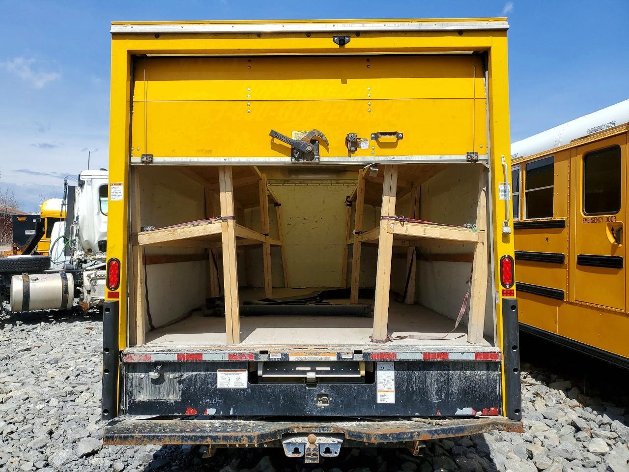 2021 GMC Savana BOX Truck
