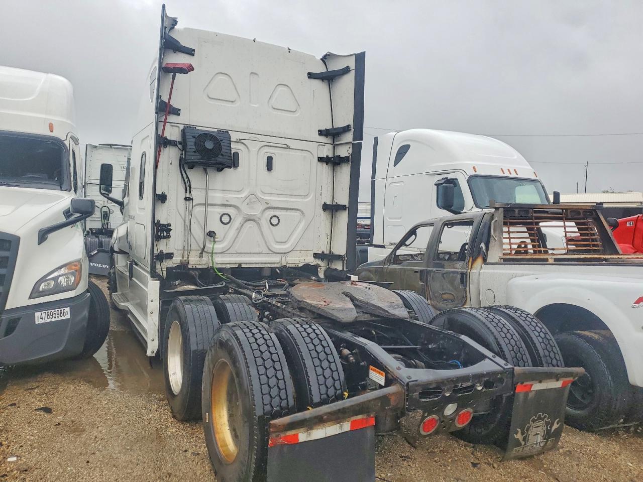 2021 Freigliner 2021 Freightliner Cascadia 126 Semi Truck