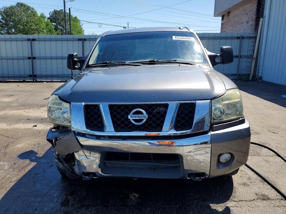 2015 Nissan Titan SV