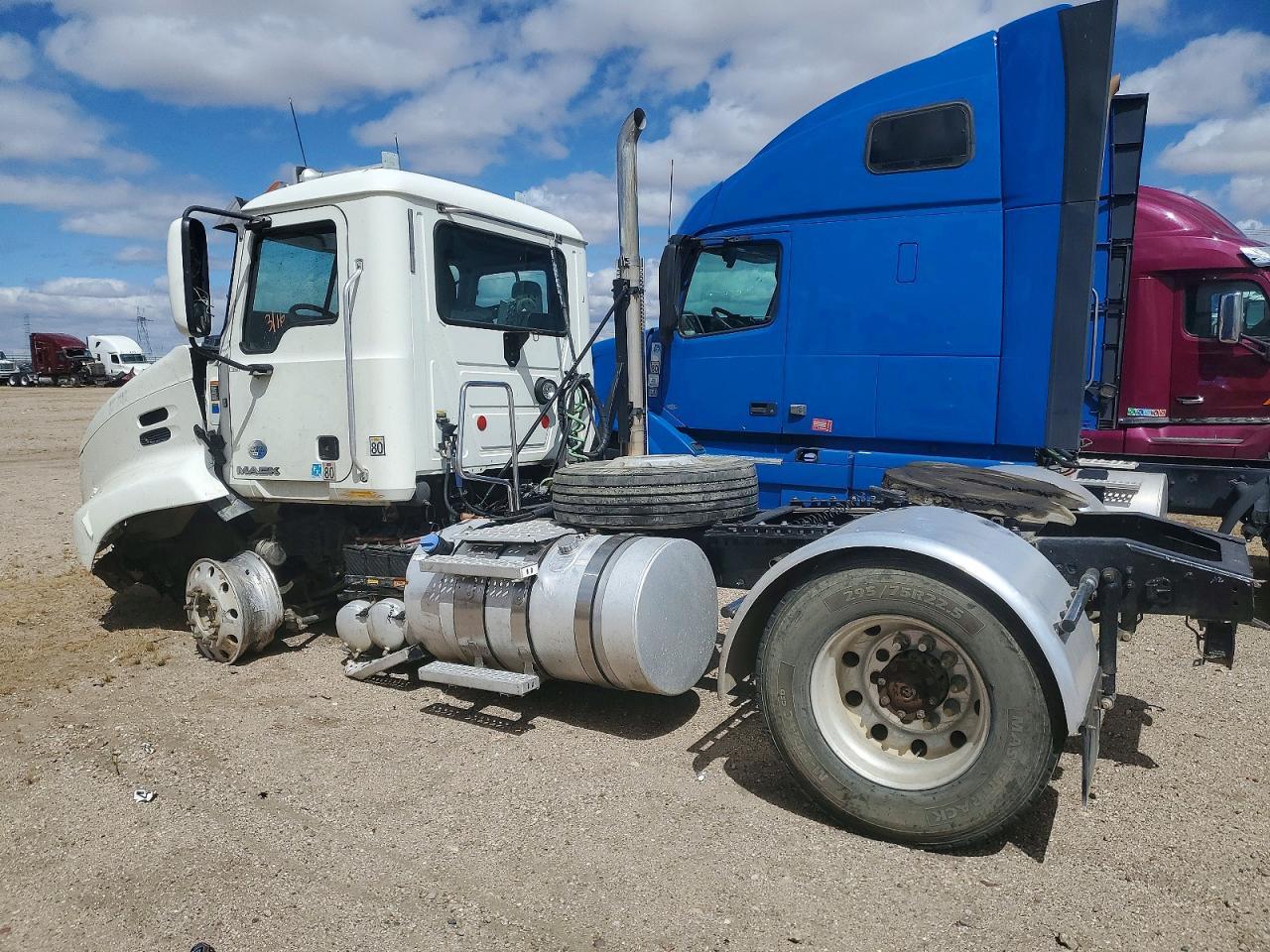 2016 Mack CX612 Semi Truck
