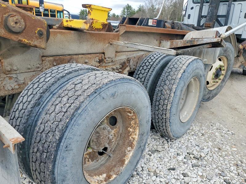 2013 Freightliner 114SD ROLL-OFF Container Truck