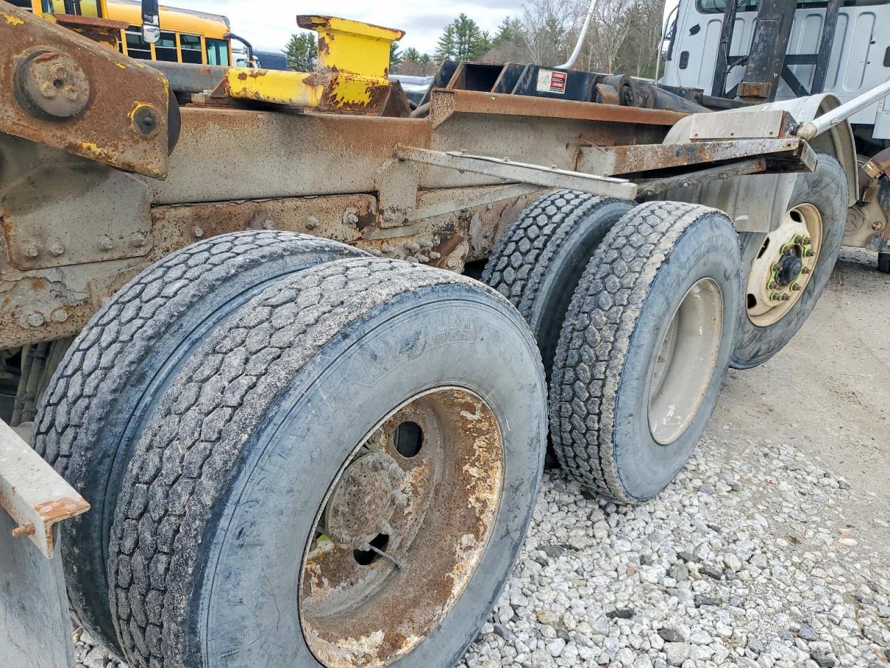 2013 Freightliner 114SD ROLL-OFF Container Truck