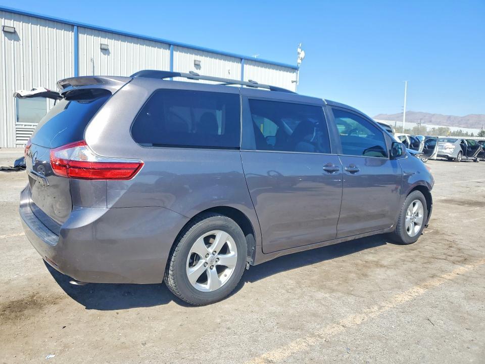 2015 Toyota Sienna le 8-passenger