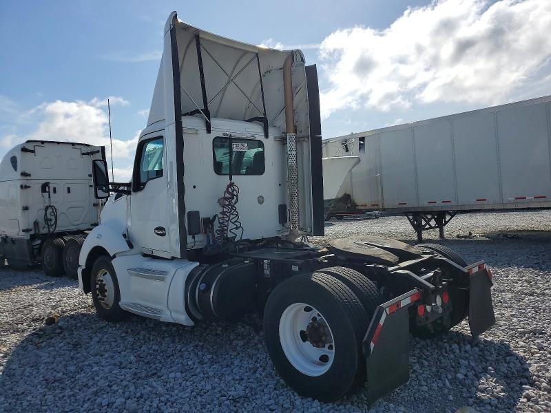2015 Kenworth T680 Semi Truck