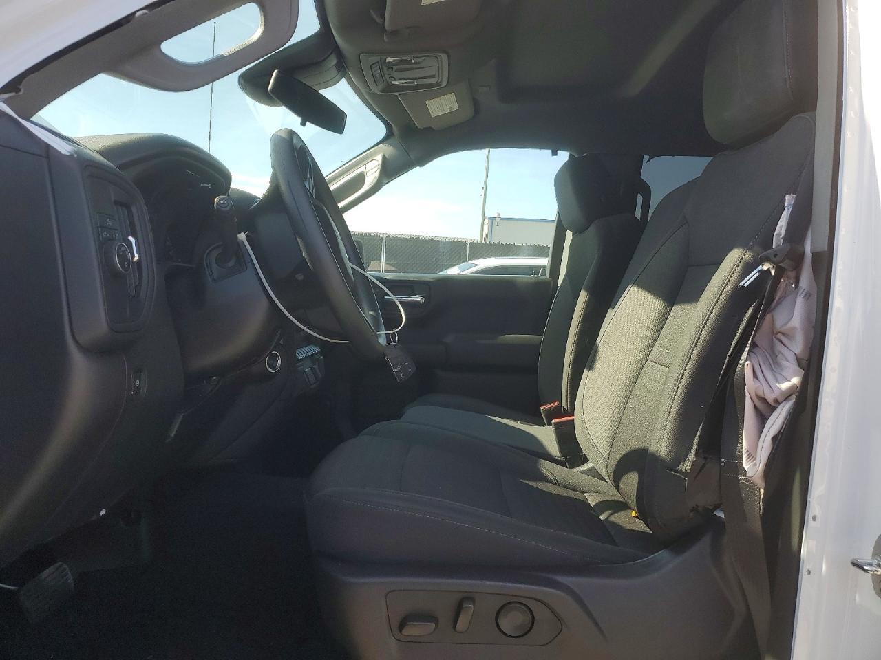 2025 Chevrolet Silverado C1500 Custom