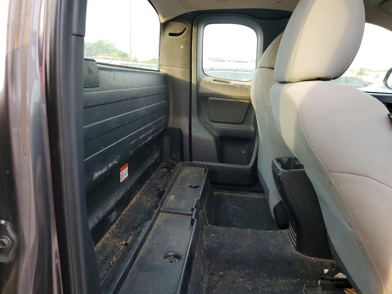 2016 Toyota Tacoma SR