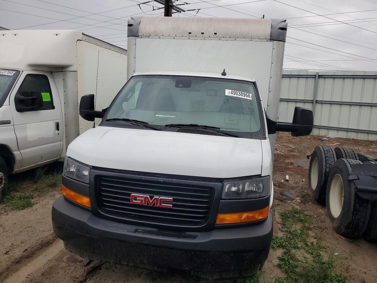 2022 GMC Savana CUT-BOX Truck
