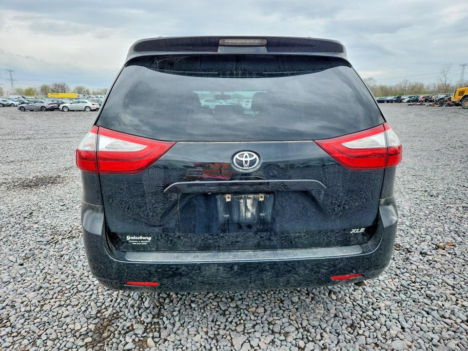 2015 Toyota Sienna xle 8-passenger