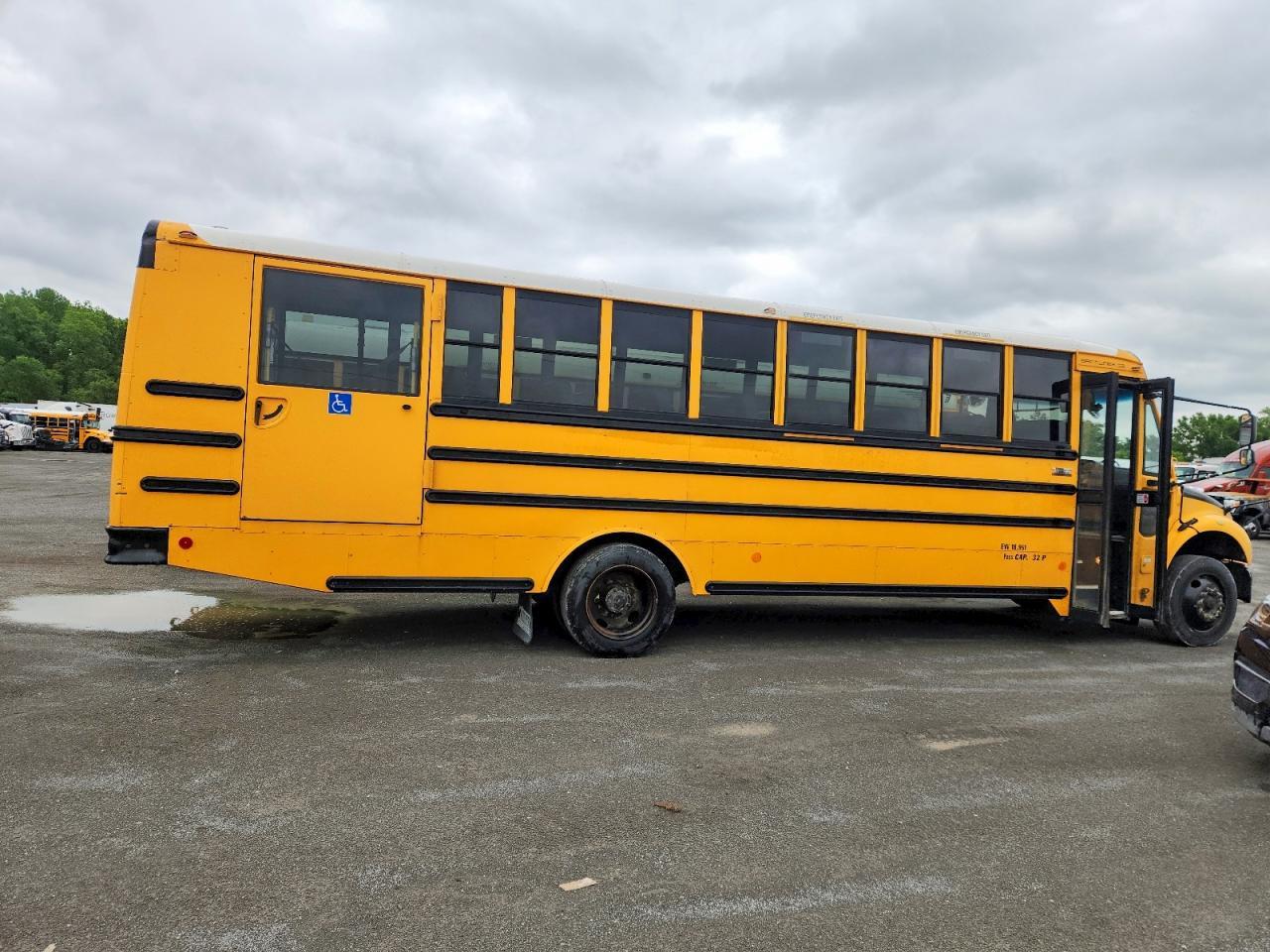 2012 Freightliner 2012 Thomas SAF-T-LINER C2-School Bus