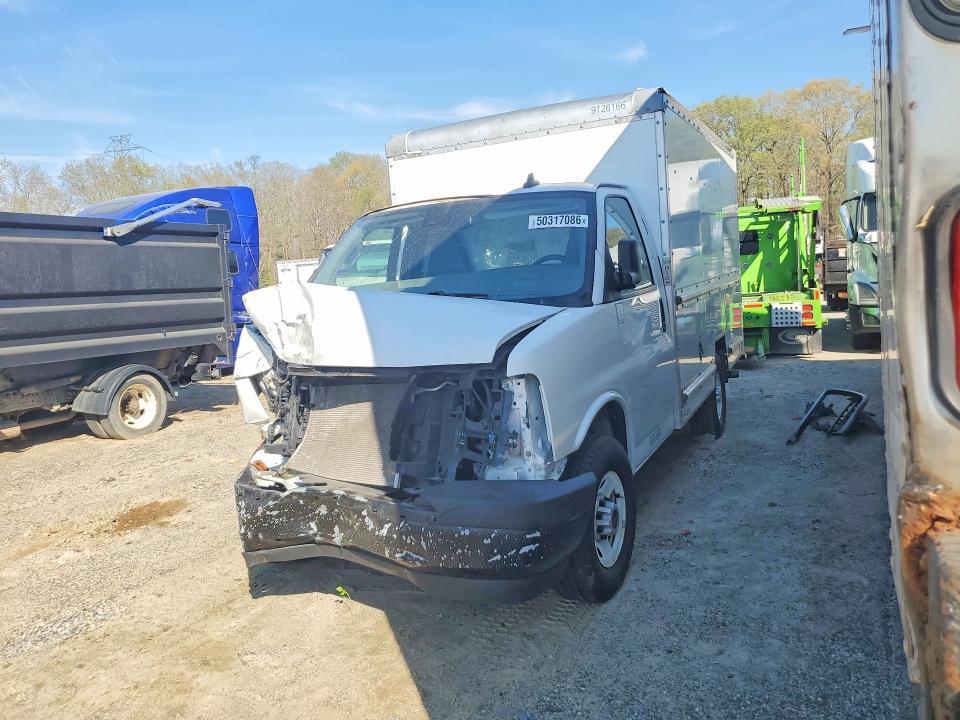2022 GMC Savana BOX Truck