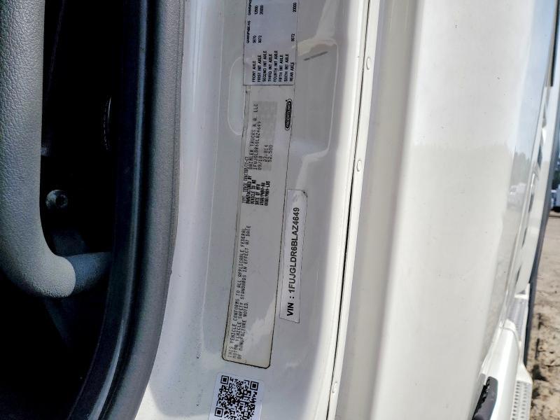 2011 Freightliner Cascadia 125 Semi Truck