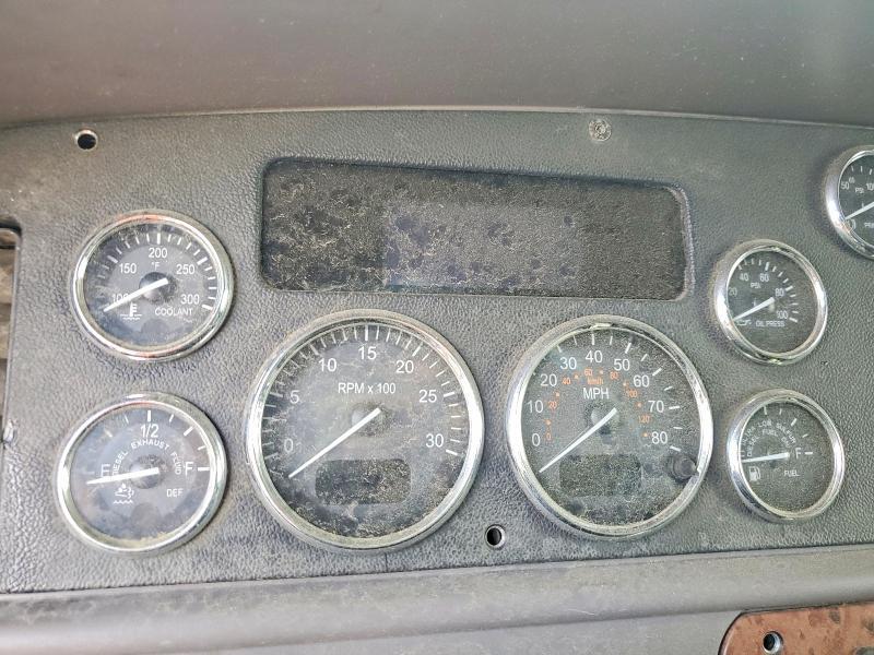 2012 Peterbilt 587 Semi Truck