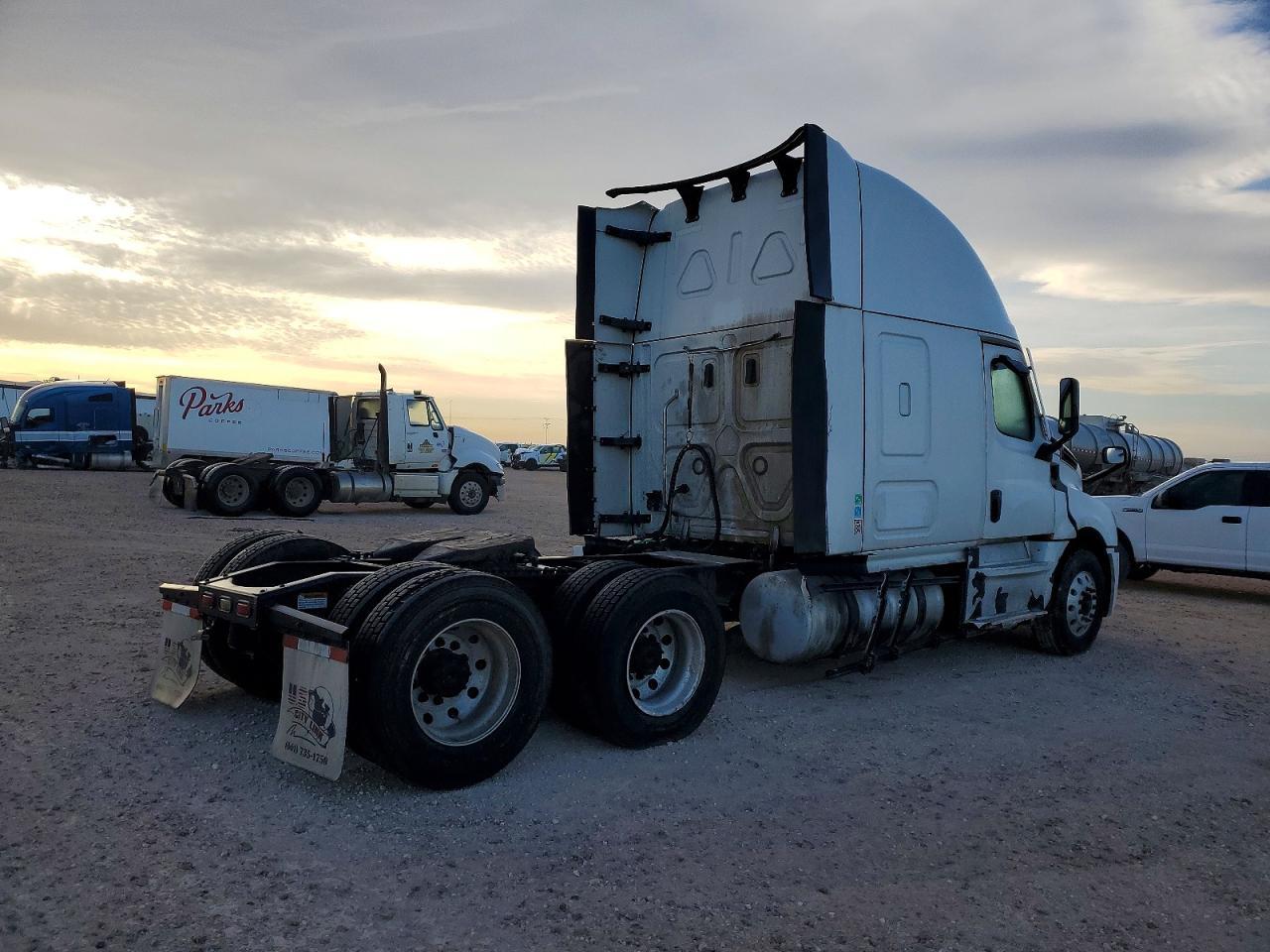 2022 Freigliner Cascadia 126
