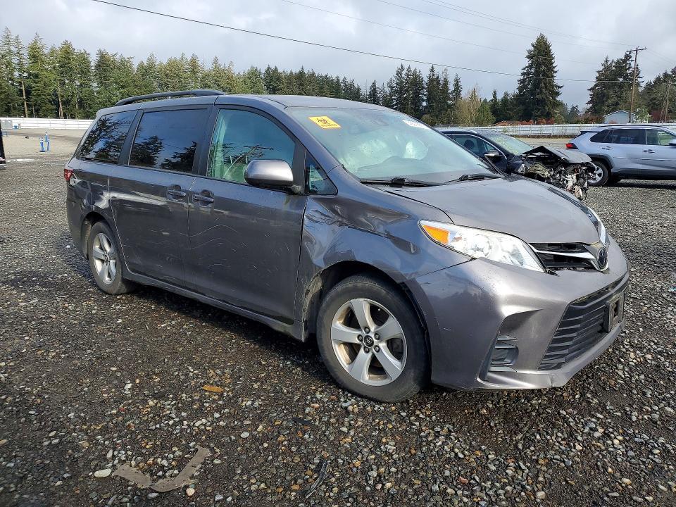 2018 Toyota Sienna le