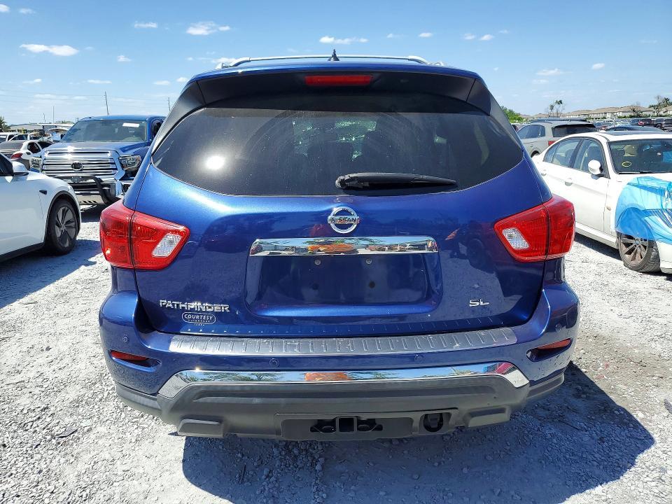 2017 Nissan Pathfinder sl