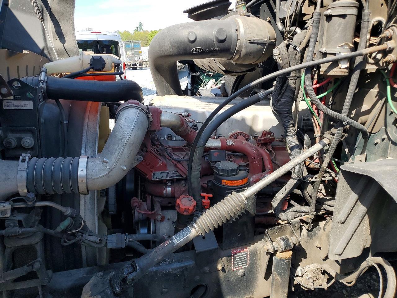 2016 Mack 600 CXU600-Semi Truck