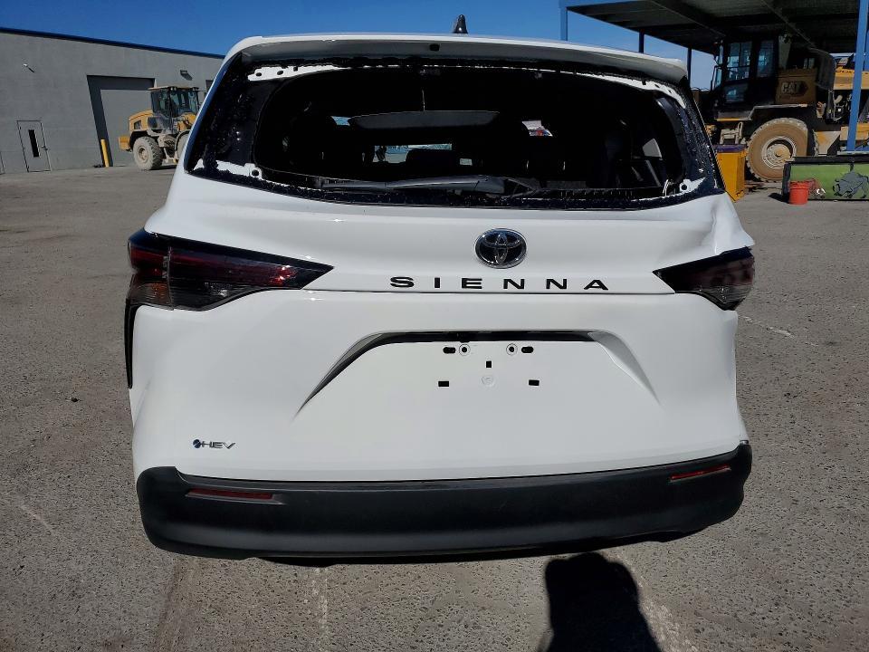 2026 Toyota Sienna le 8-passenger