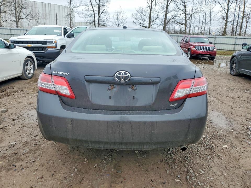 2011 Toyota Camry le