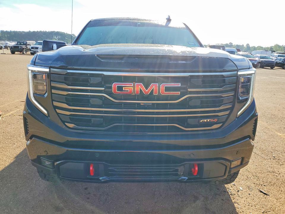 2025 GMC Sierra K1500 AT4