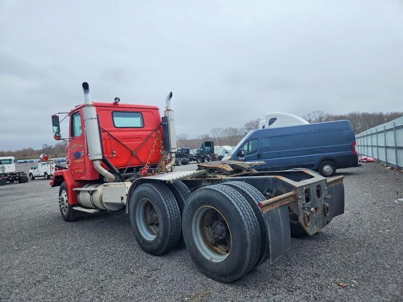 2000 Volvo ACL Semi Truck