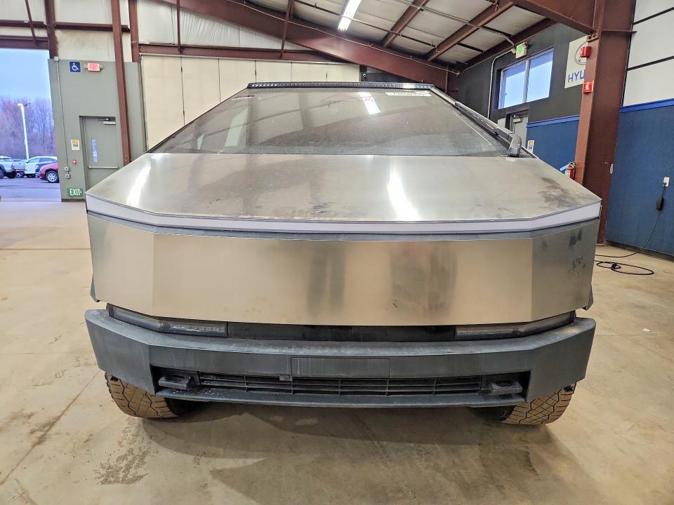 2024 Tesla Cybertruck Cyberbeast