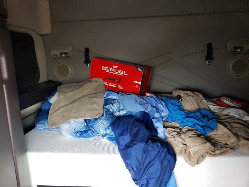 2015 Volvo VNL Semi Truck