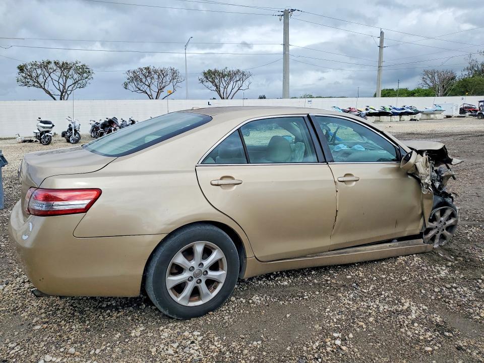 2011 Toyota Camry le