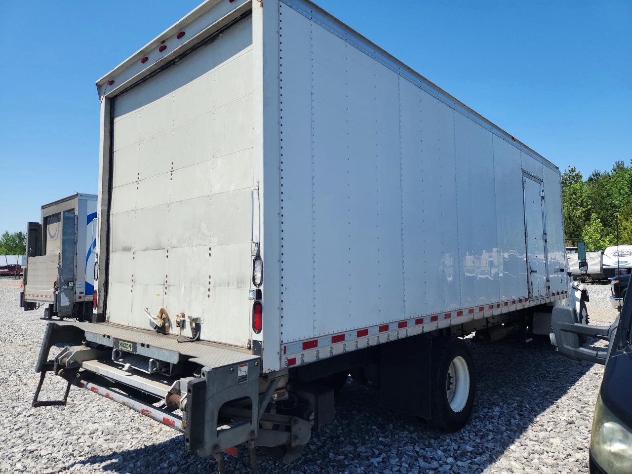 2016 Freigliner 2016 Freightliner Business Class M2 BOX Truck