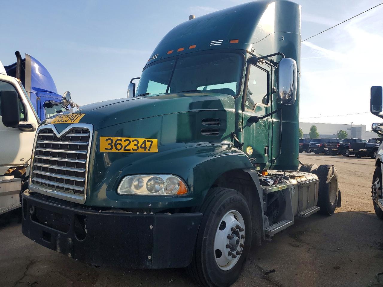 2017 Mack CXU612 Semi Truck