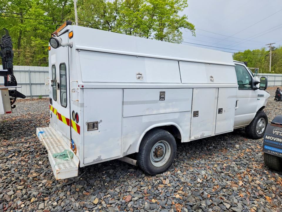 2014 Ford Econoline E350 Super Duty Cutaway Van