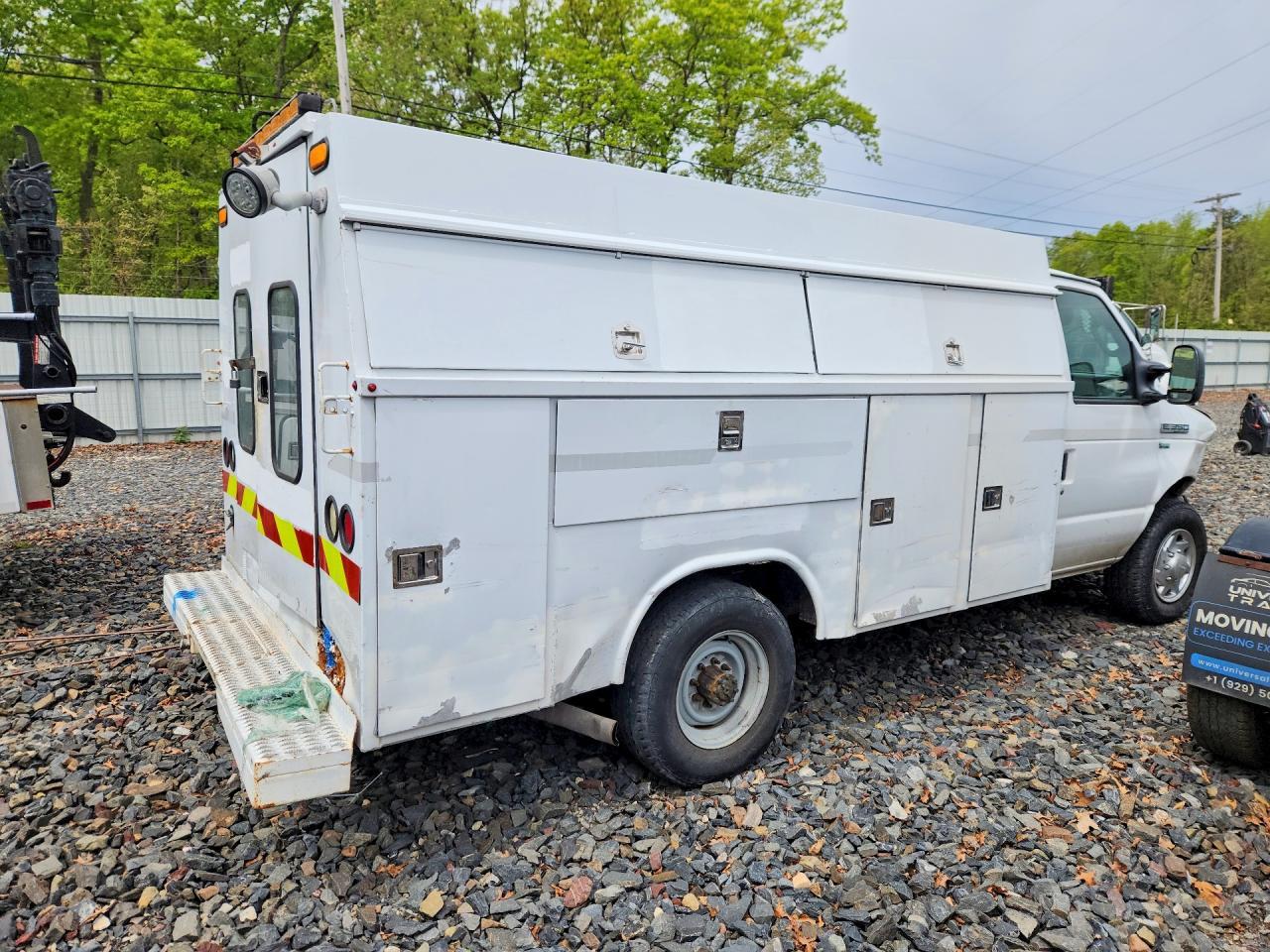 2014 Ford Econoline E350 Super Duty Cutaway Van