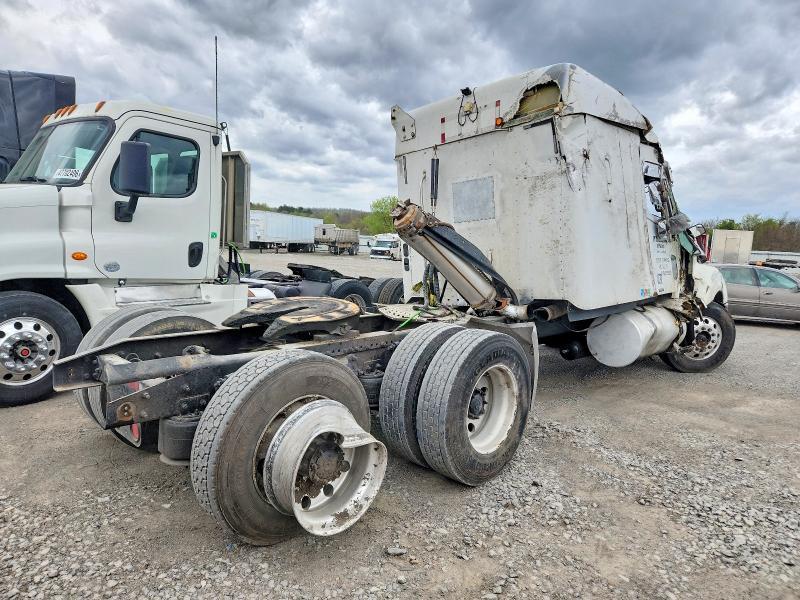 2005 Freightliner Columbia 120 Semi Truck