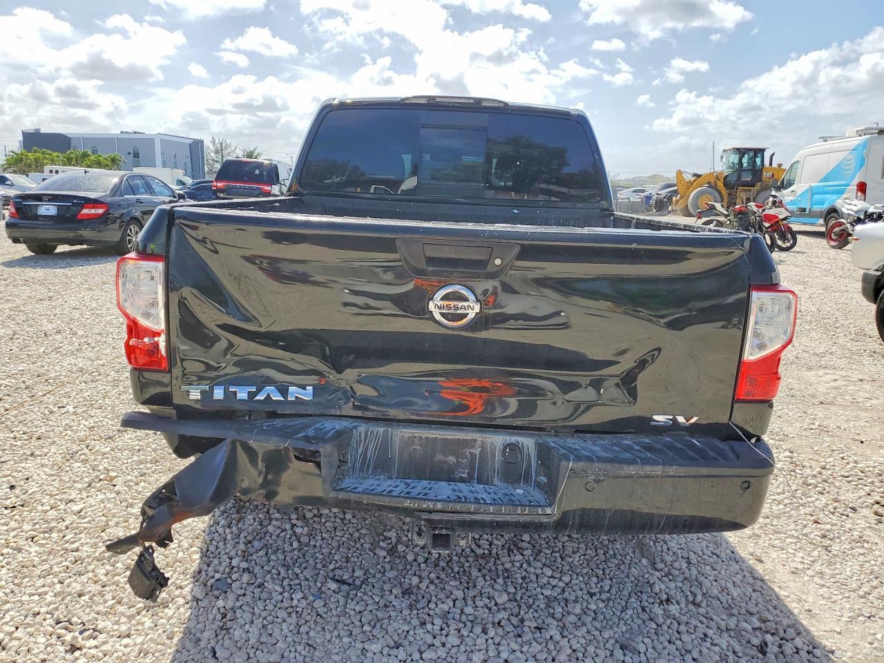 2018 Nissan Titan SV