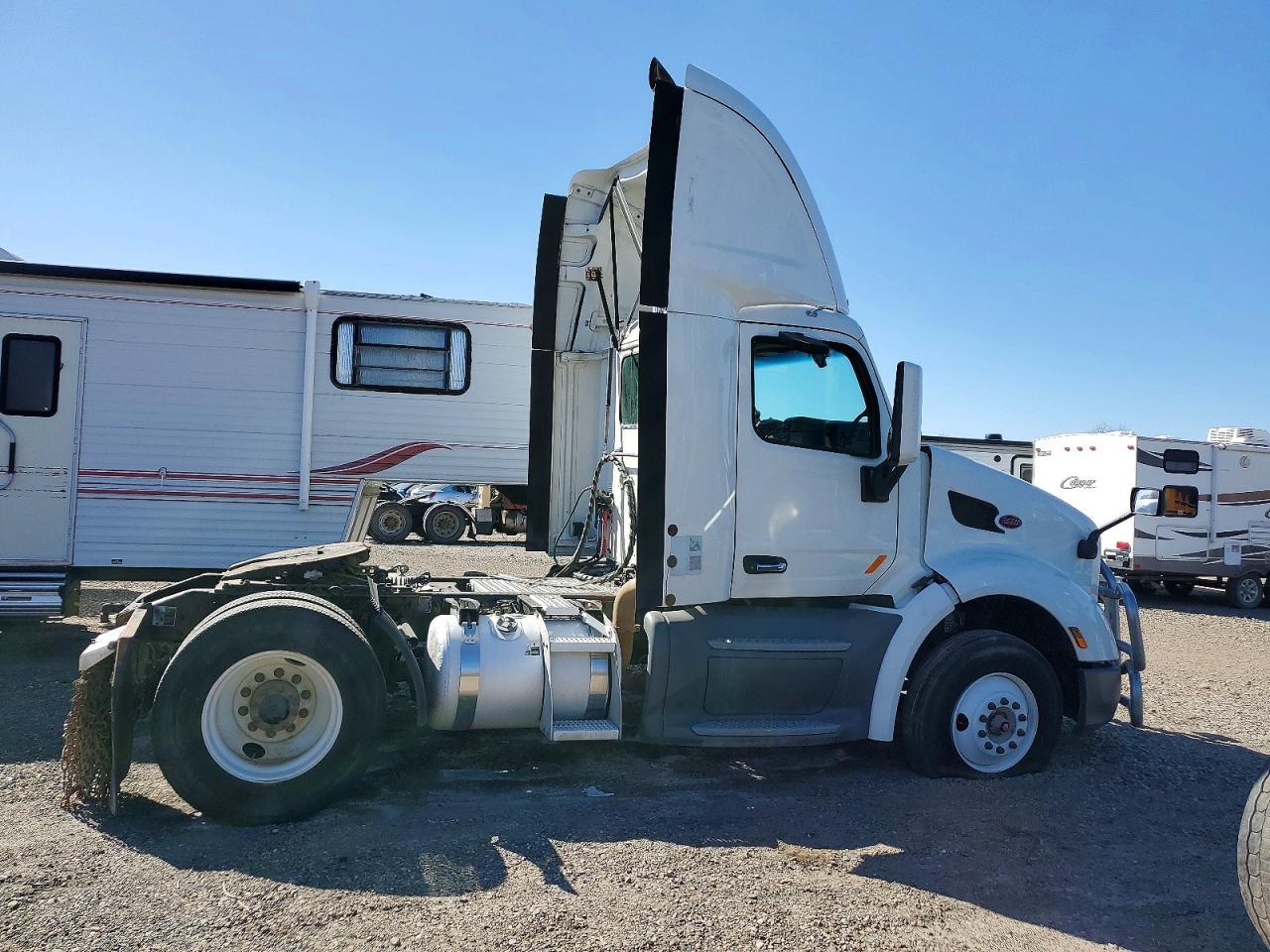 2019 Peterbilt 579 Semi Truck