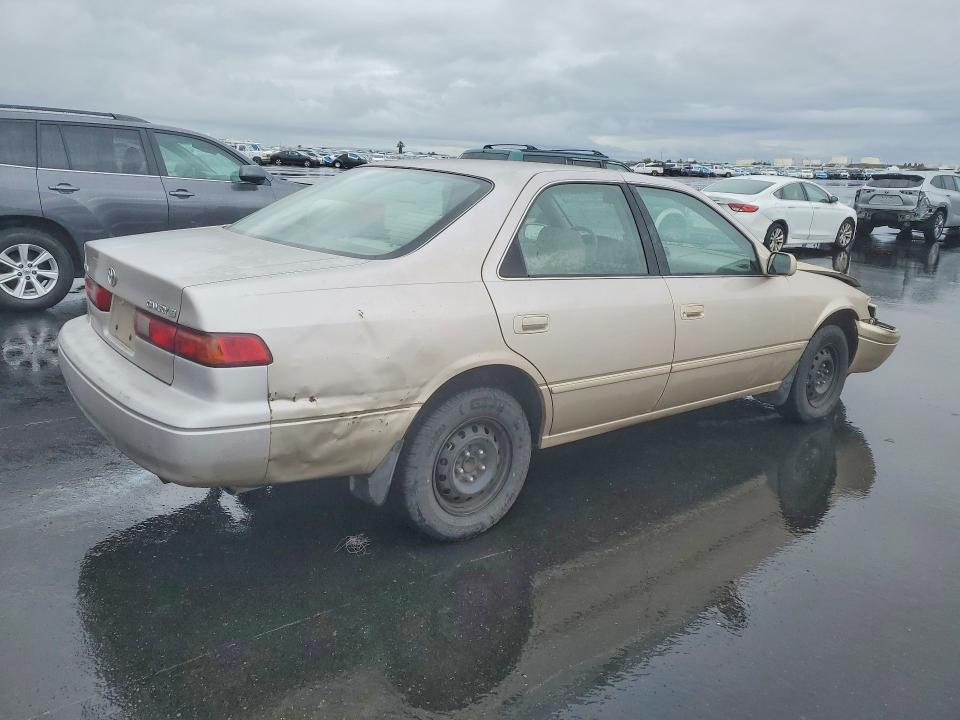 1999 Toyota Camry le