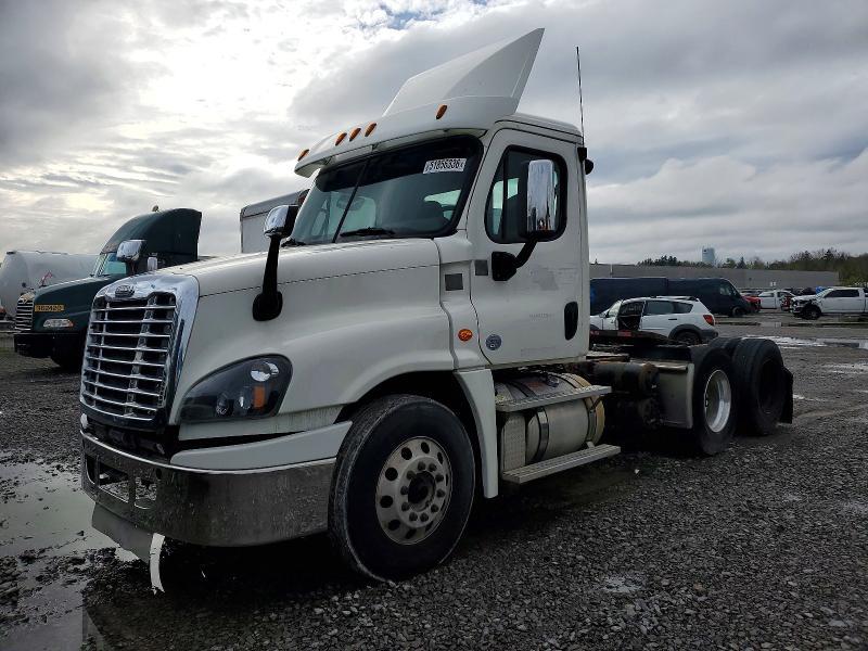 2018 Freigliner 2018 Freightliner Cascadia 125 Semi Truck