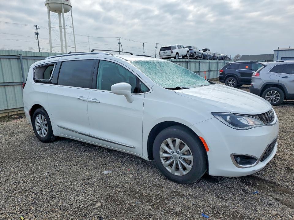 2019 Chrysler Pacifica Touring l