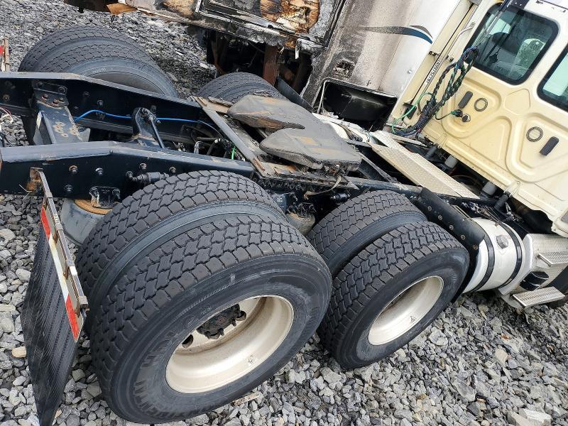 2021 Freigliner 2021 Freightliner Cascadia 116 Semi Truck