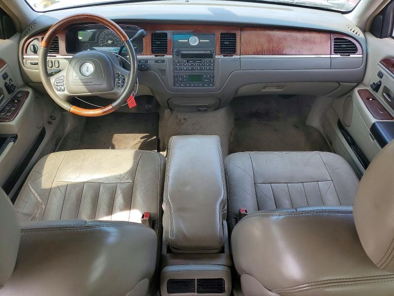 2003 Lincoln Town car Signature