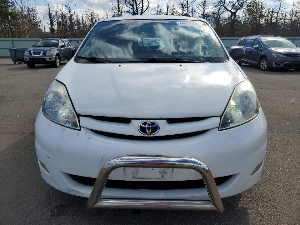 2010 Toyota Sienna le 7-passenger