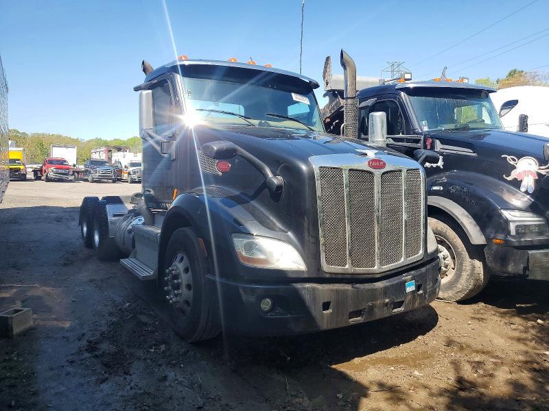 2017 Peterbilt 579 Semi Truck