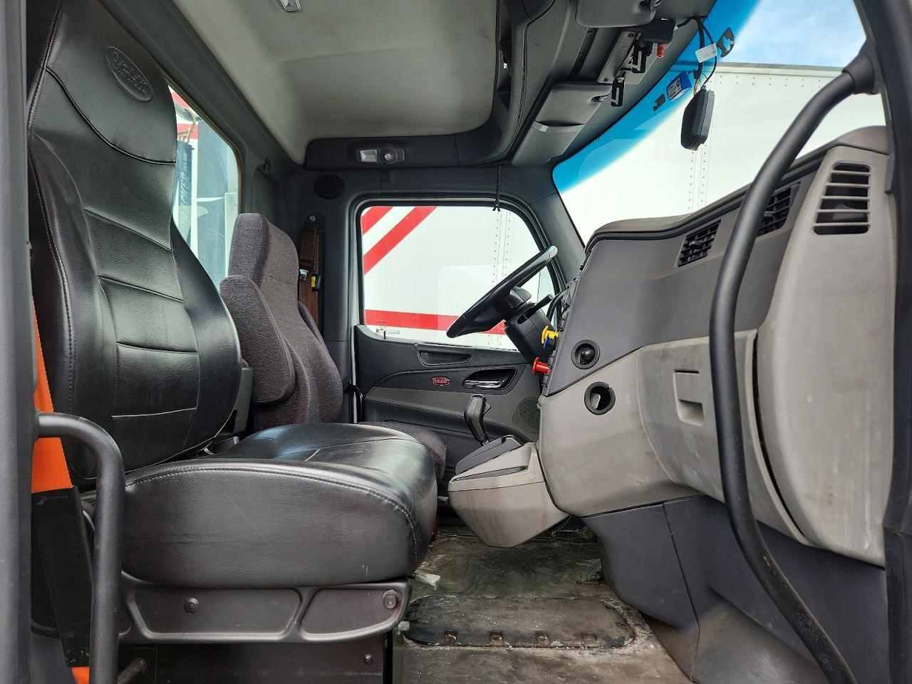 2017 Peterbilt 579 Semi Truck