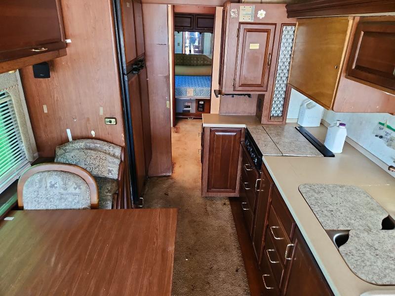 2001 Winnebago Motorhome