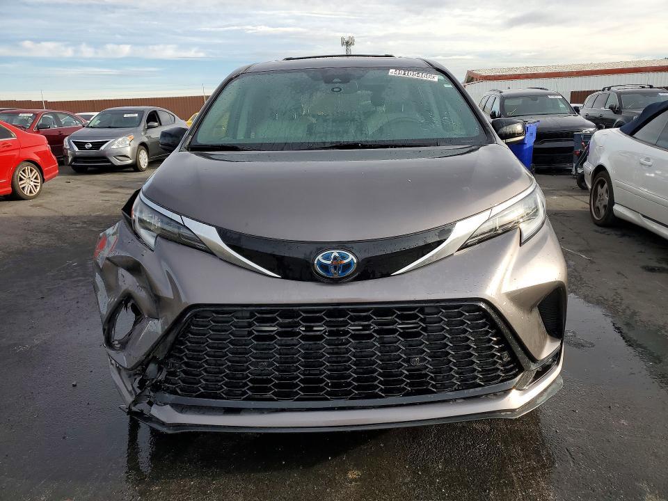 2021 Toyota Sienna xse 7-passenger