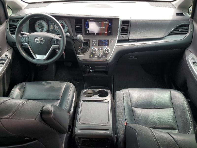 2017 Toyota Sienna se 8-passenger