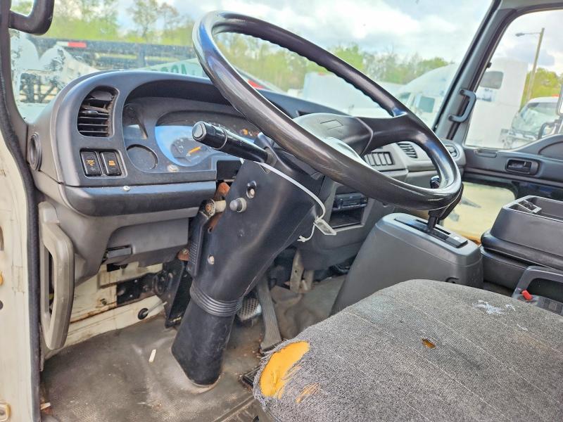 2006 Isuzu T7F box Truck