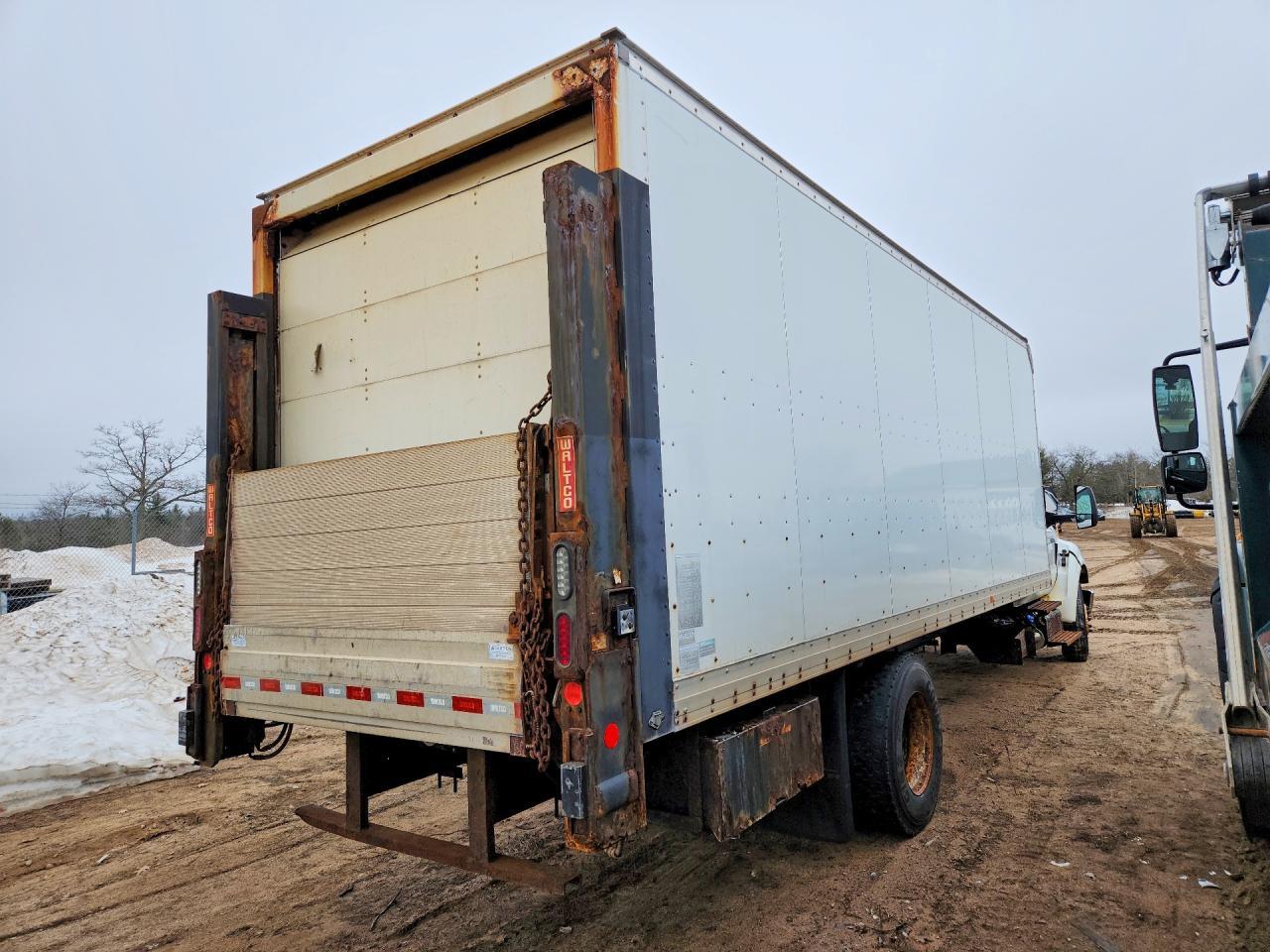 2015 Ford F650 Super Duty BOX Truck
