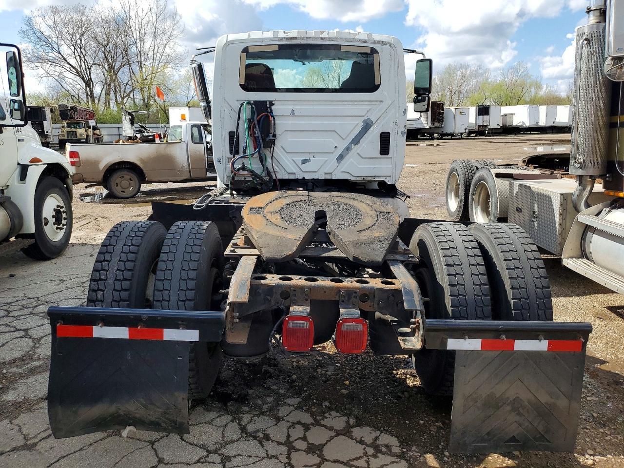 2013 International 4000 4400-BOX Truck