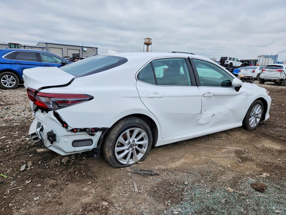 2024 Toyota Camry le